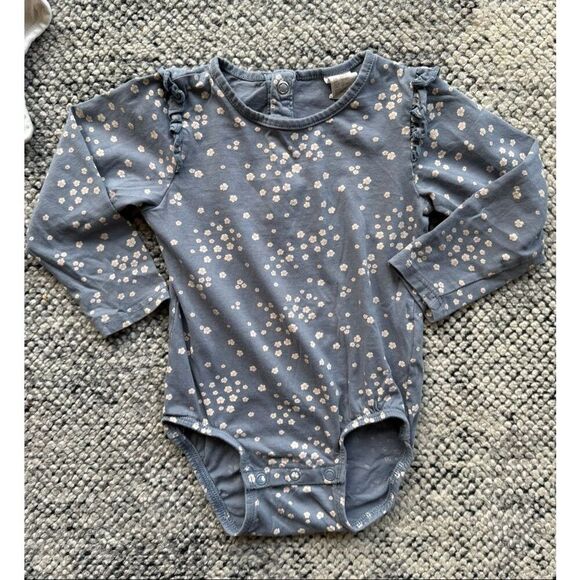 12-18, 18-24 Months Baby Girl Bodysuit Bundle (Colored Organics, H&M) - Picture 4 of 6